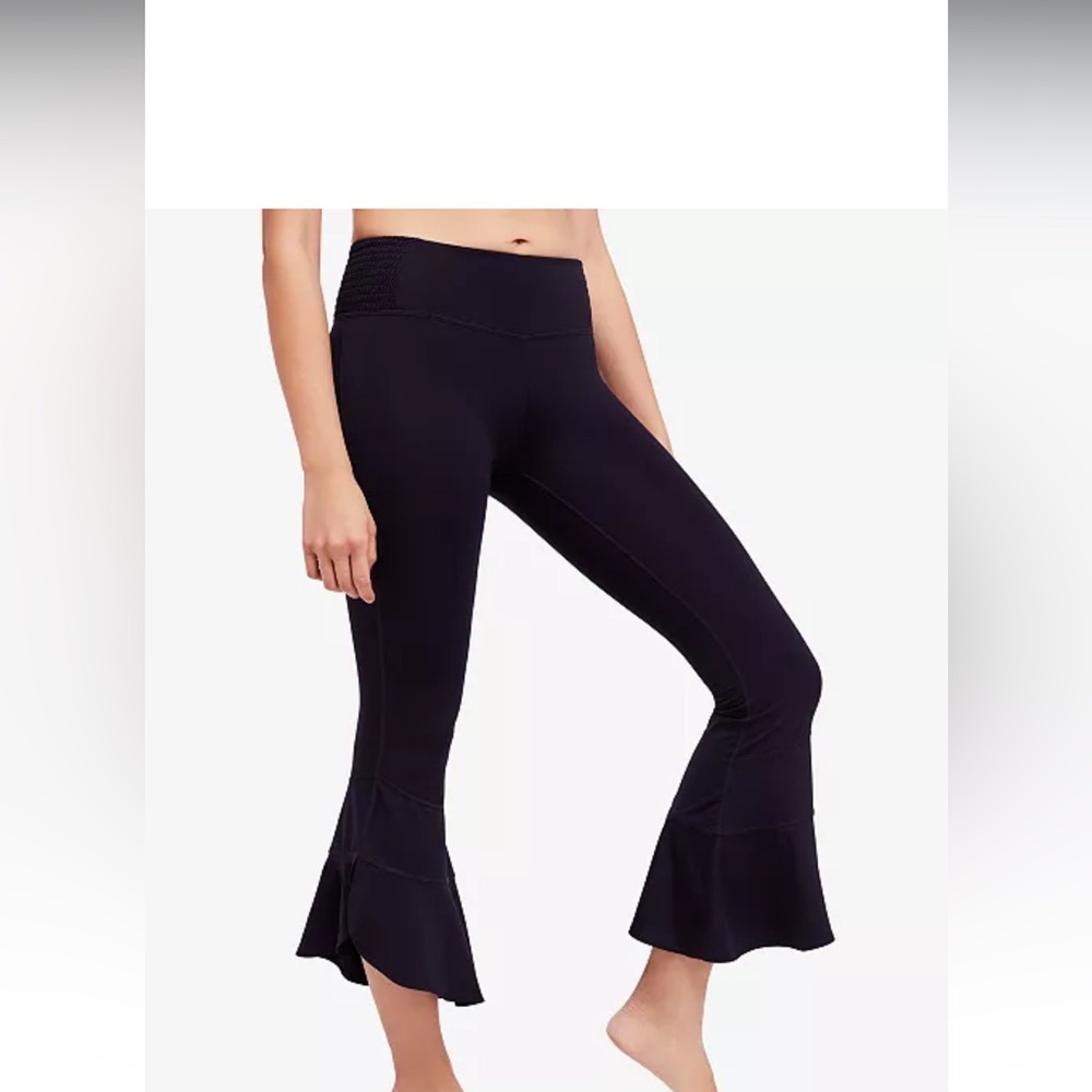 Free People Movement ribbed Mini Flares Size M/l NWOT